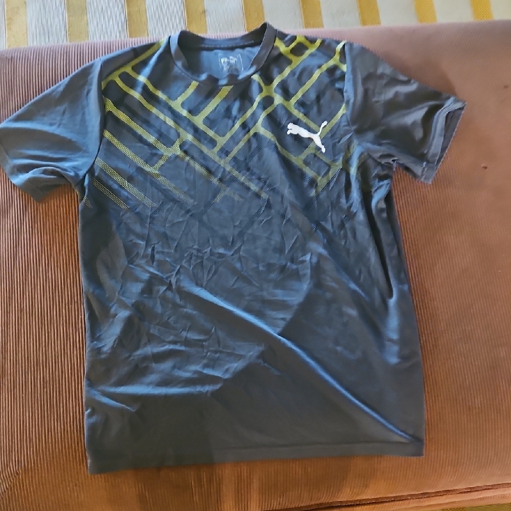 Puma Men's Dark Gray and Yellow Graphic Tee